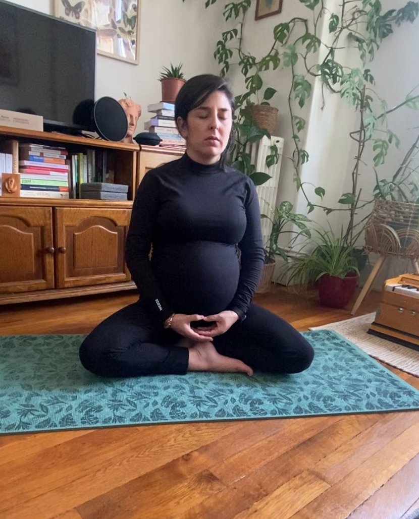 Le yoga pendant la grossesse — une pratique adaptée et sécurisée